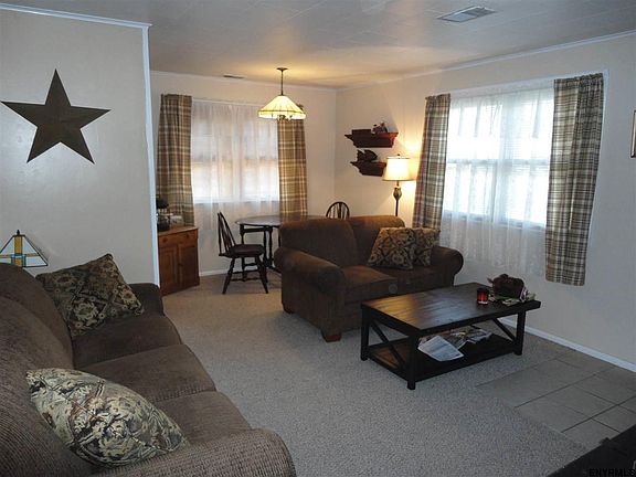 4th image of 61 Miracle Ln