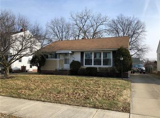 581 Crescent Dr, Eastlake, OH 44095