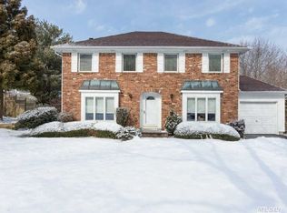 4 Fireplace Dr, Kings Park, NY 11754