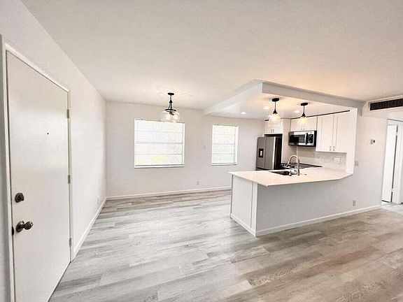 4th image of 58 Normandy Ln #B