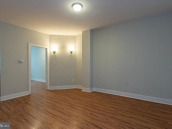 4th image of 121 N 55th St