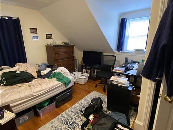 3rd image of 256 Hampshire St