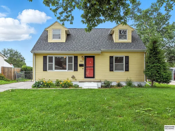 3207 S 121st St, Omaha, NE 68144
