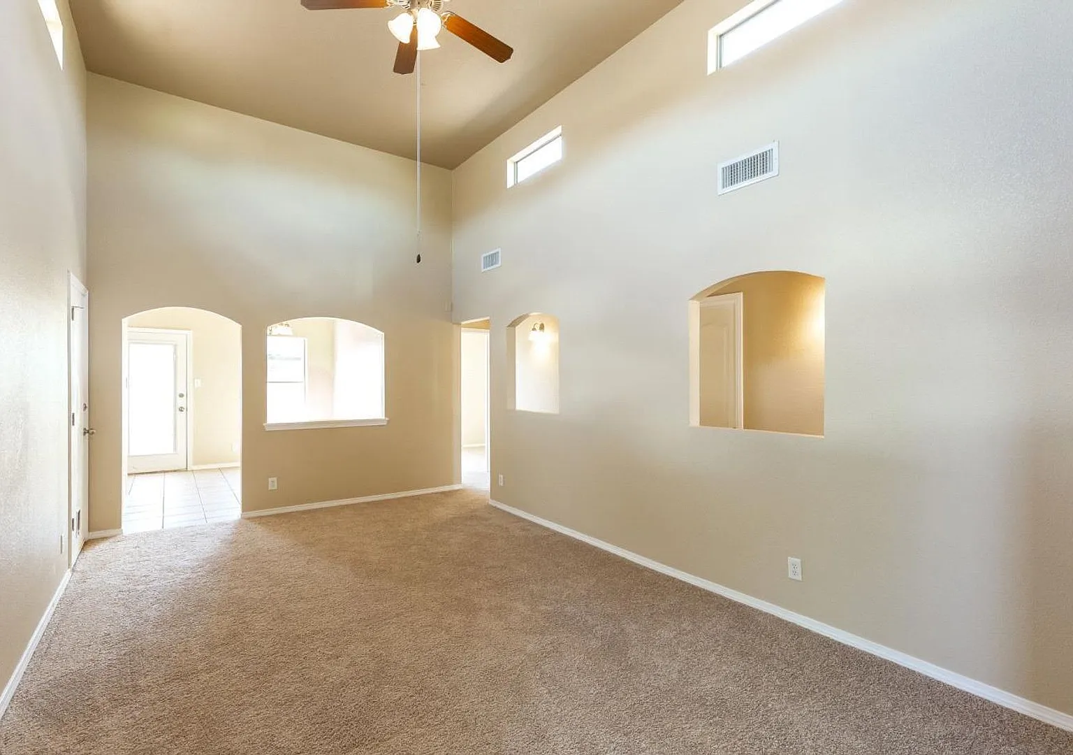 East El Paso 3 bed Refrig A/C next to Park! — Photo 2
