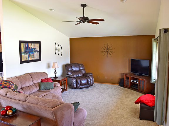 5th image of 141 River Meadows Dr
