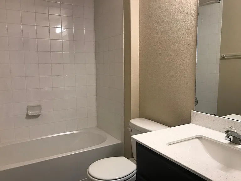 10704 Losoya Cv — Photo 20