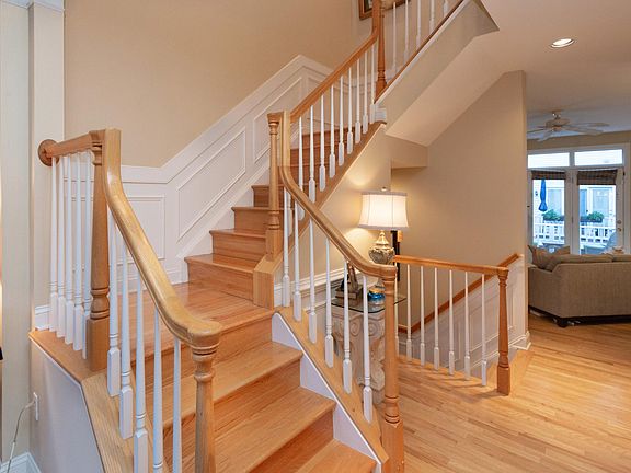 5th image of 1036 N Stafford St