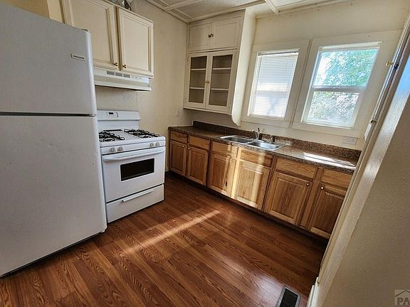 4th image of 912 E 6th St