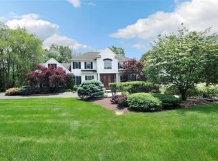 4450 Pond View Ct, Bethlehem, PA 18020