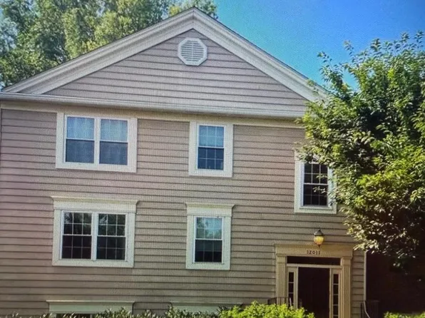 12011 Golf Ridge Ct APT 302, Fairfax, VA 22033