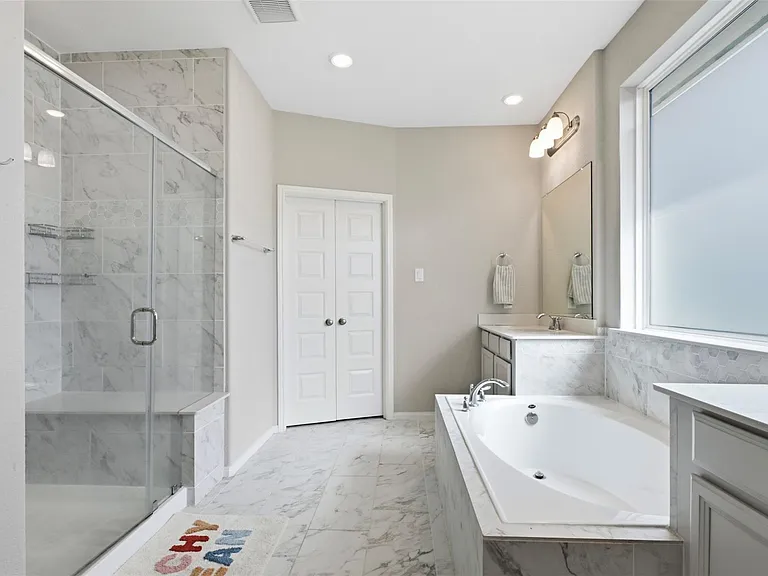 2419 Driftwood Trl — Photo 19