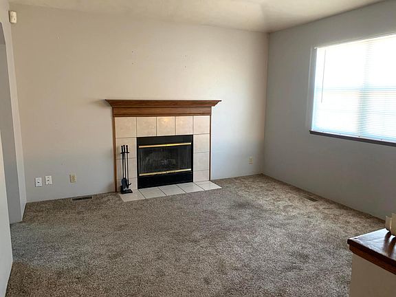 3rd image of 1050 W South St #1050