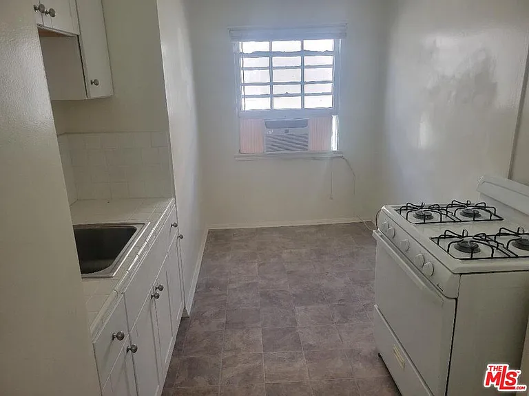8551 Holloway Dr #8553-1 — Photo 5
