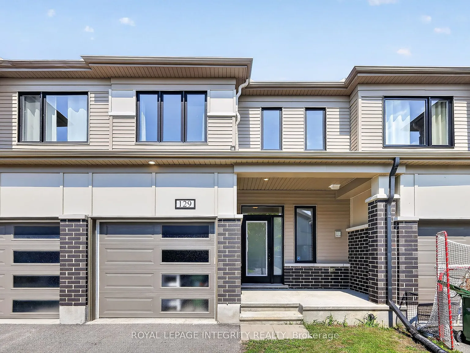 3 bed, $2,700 — Photo 1