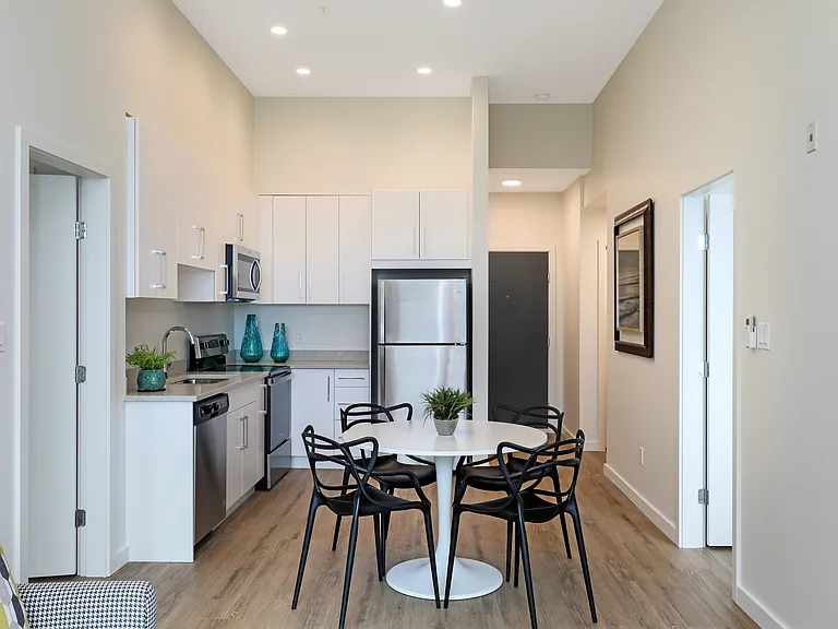 302 Birch St — Photo 24