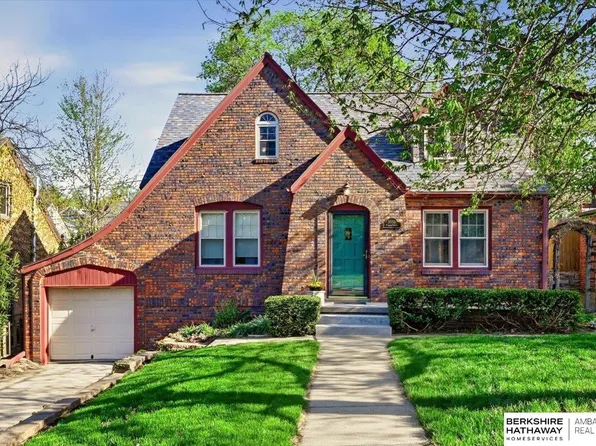 5008 Parker St, Omaha, NE 68104