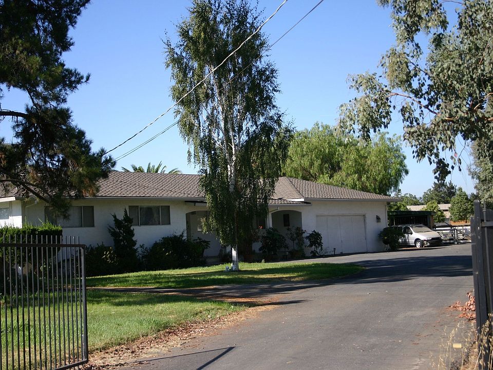 Circular driveway with double gates