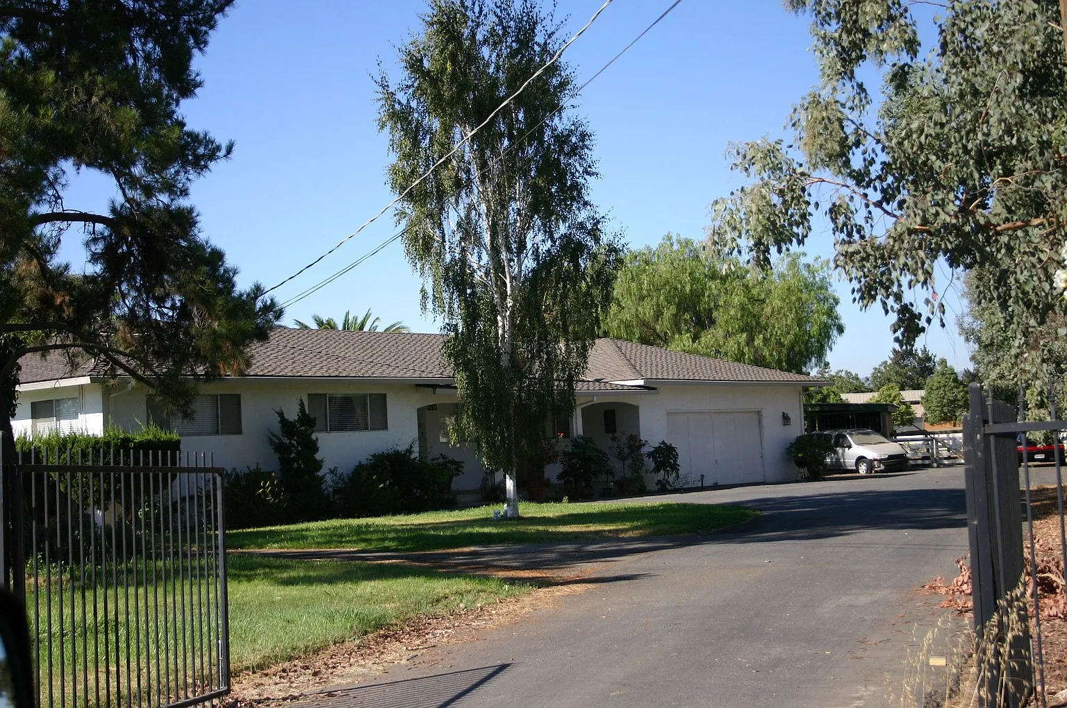 13985 Sycamore Ave photo 1