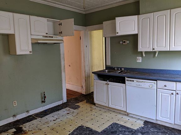 3rd image of 118 Strand Pl