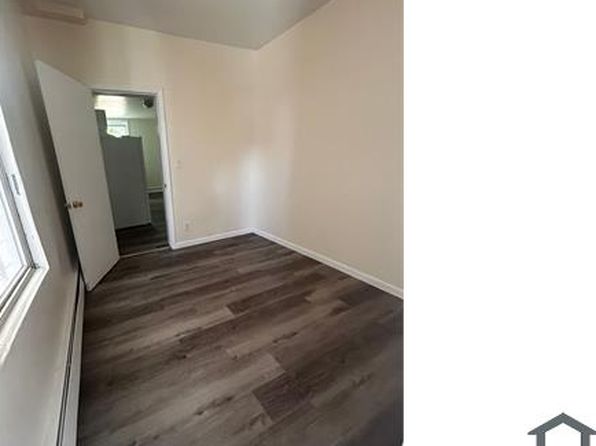 484 Walnut St