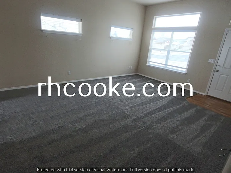 9204 N Oak St — Photo 5