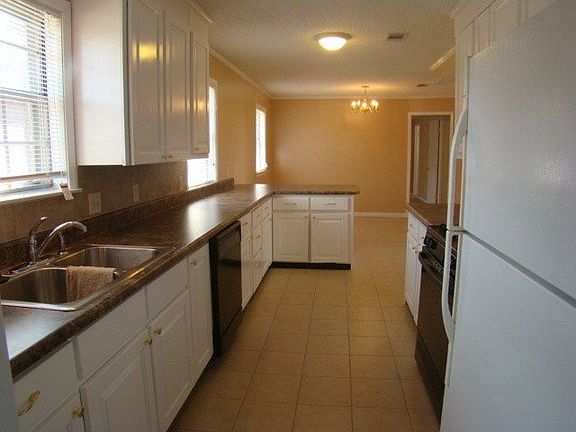 4th image of 2701 Bellview Ave