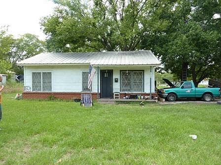 1st image of 815 N 4th Ave