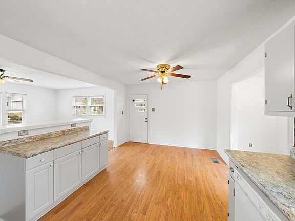 5th image of 6929 Mackin Ln