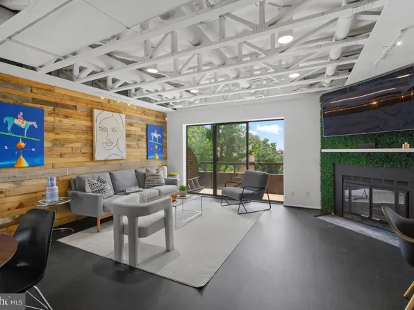 42 Hawthorne Ct NE #42, Washington, DC 20017
