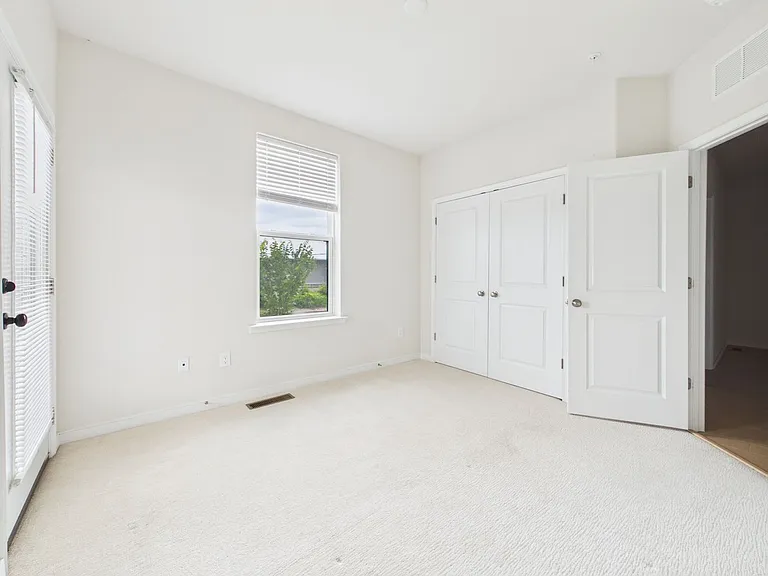 1900 Roseneath Rd #10B — Photo 20