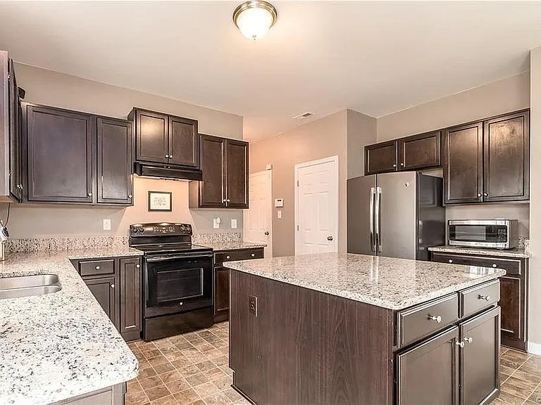 4007 Island Park Ct — Photo 13