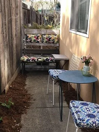 Side garden - 4415 Vine St #A