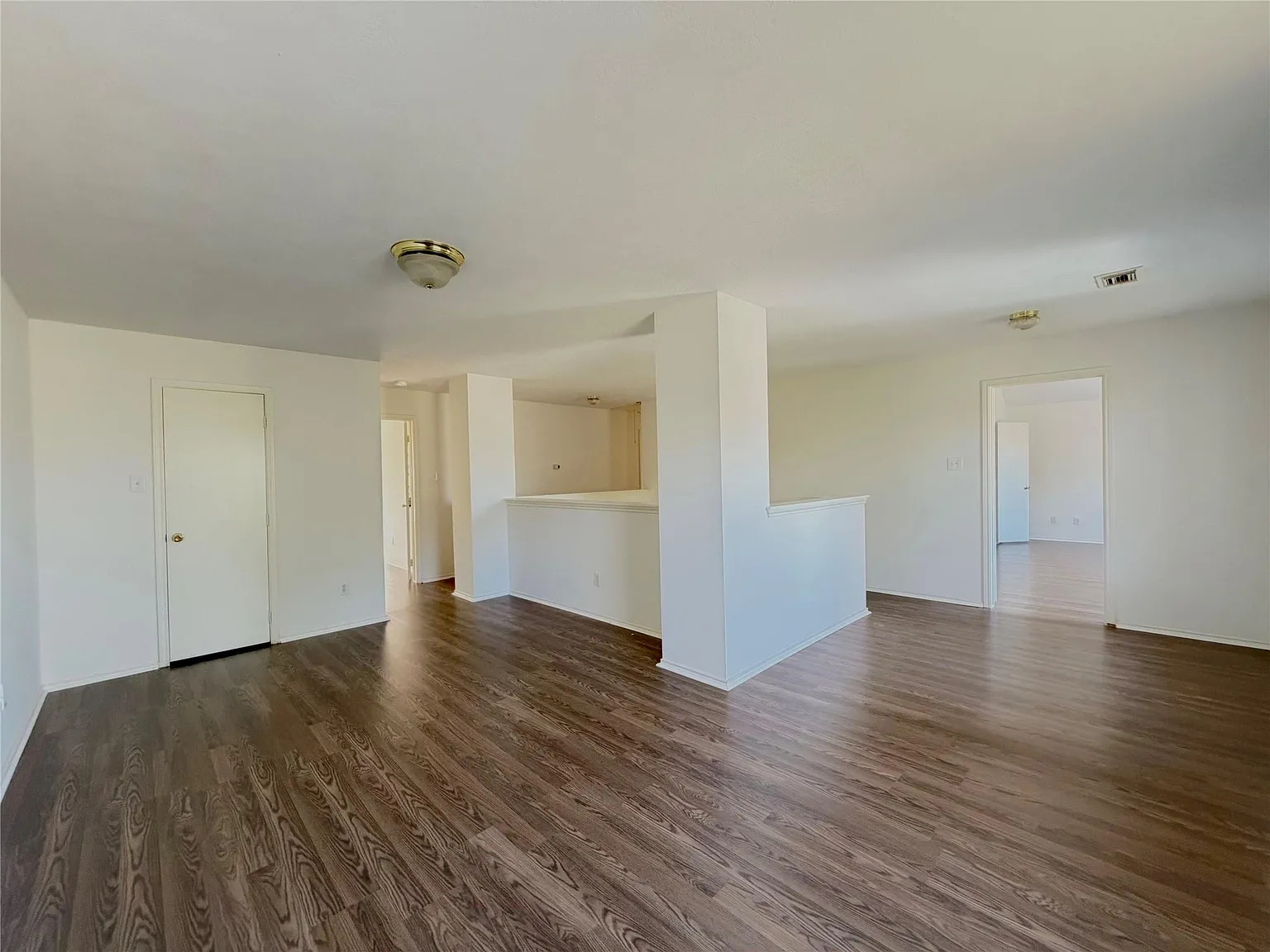 5 bed, 3.0 bath, 2459 sqft, $2,400 — Photo 3