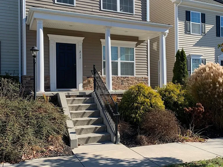 215 Phoenix Blvd NW — Photo 3
