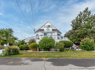 15 Elgin St, Warwick, RI 02889