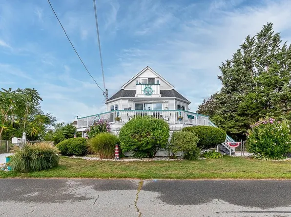 15 Elgin St, Warwick, RI 02889