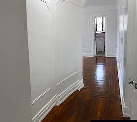 5th image of 32-16 Crescent St Unit 1-D