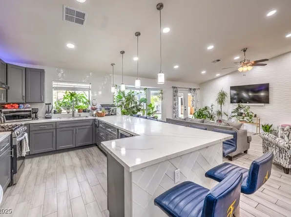 7428 Radville Dr, Las Vegas, NV 89129