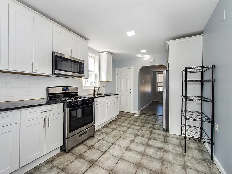 373 N 10th St #2 — Photo 9