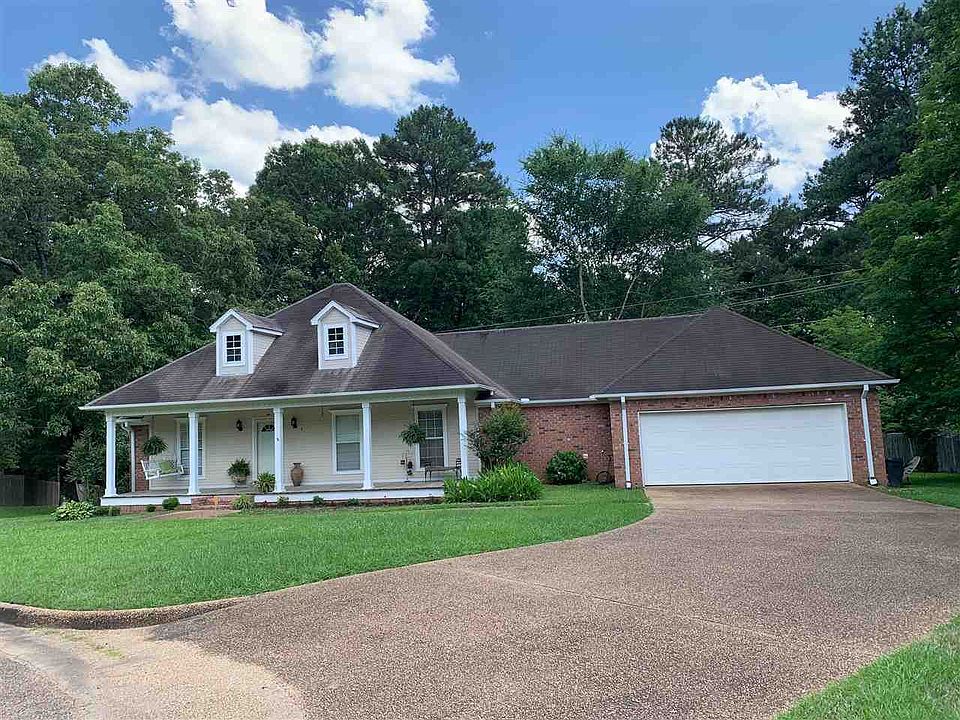 2nd image of 31 Belle Oak Ct