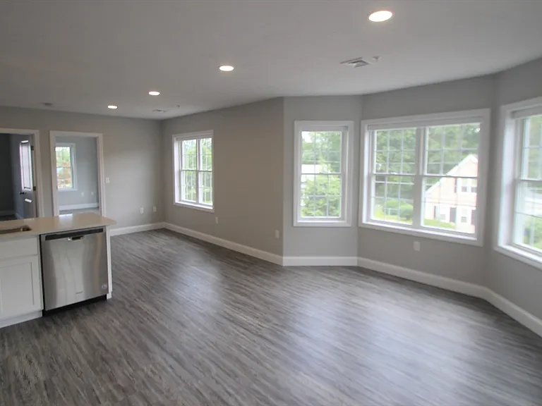 316 Commercial St #2A — Photo 2