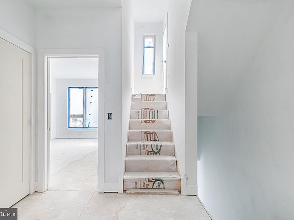 5th image of 2514 E Cumberland St #9