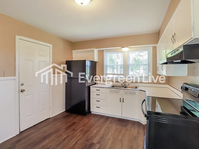 10616 E 14th St S — Photo 6