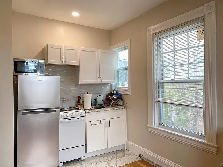 18 Grand View Ave #6 — Photo 7