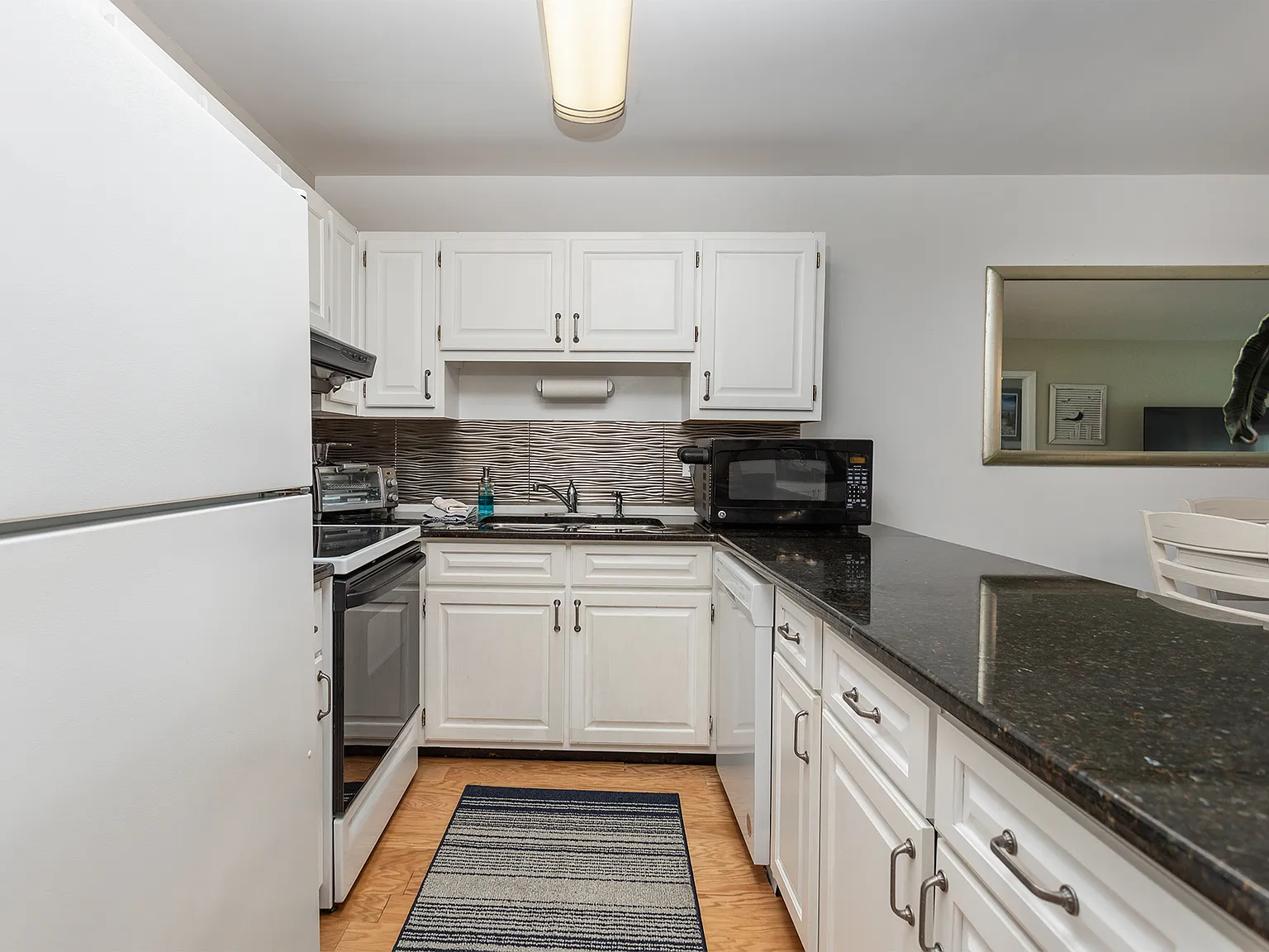 1 bed, 1.5 bath, 900 sqft, $2,100 — Photo 3