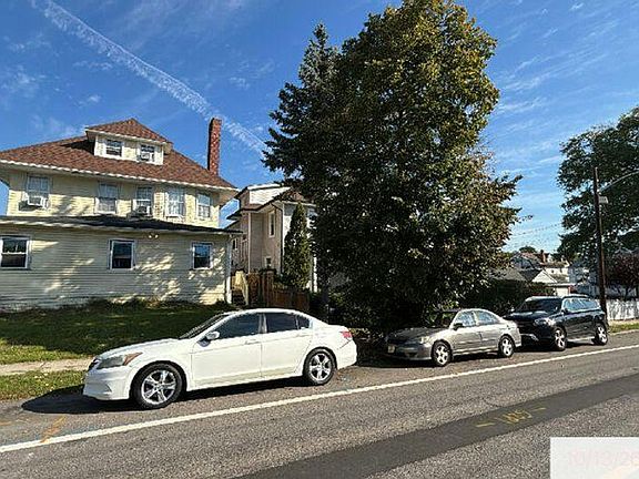 2nd image of 681 14th Ave