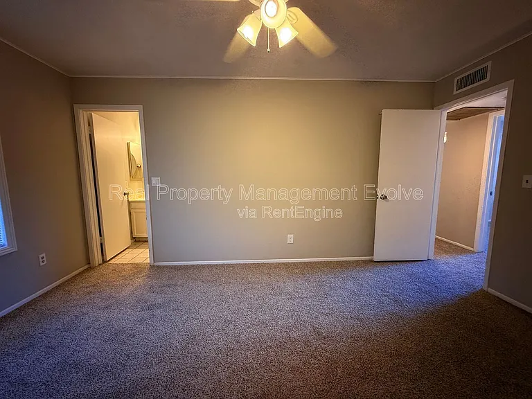 2401 W Fremont Dr — Photo 15
