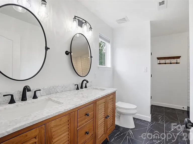 19512 Topgallant Dr — Photo 32