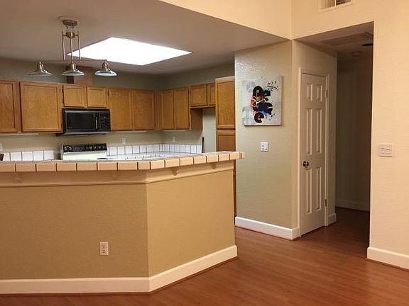 4th image of 1624 Parkview Green Cir