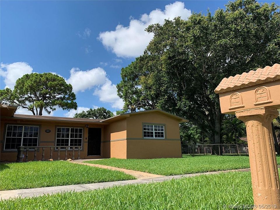 1st image of 1990 NW 180th St